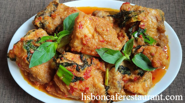 Resep Ayam Rica-Rica Kemangi Ala Restoran, Pedas Wangi